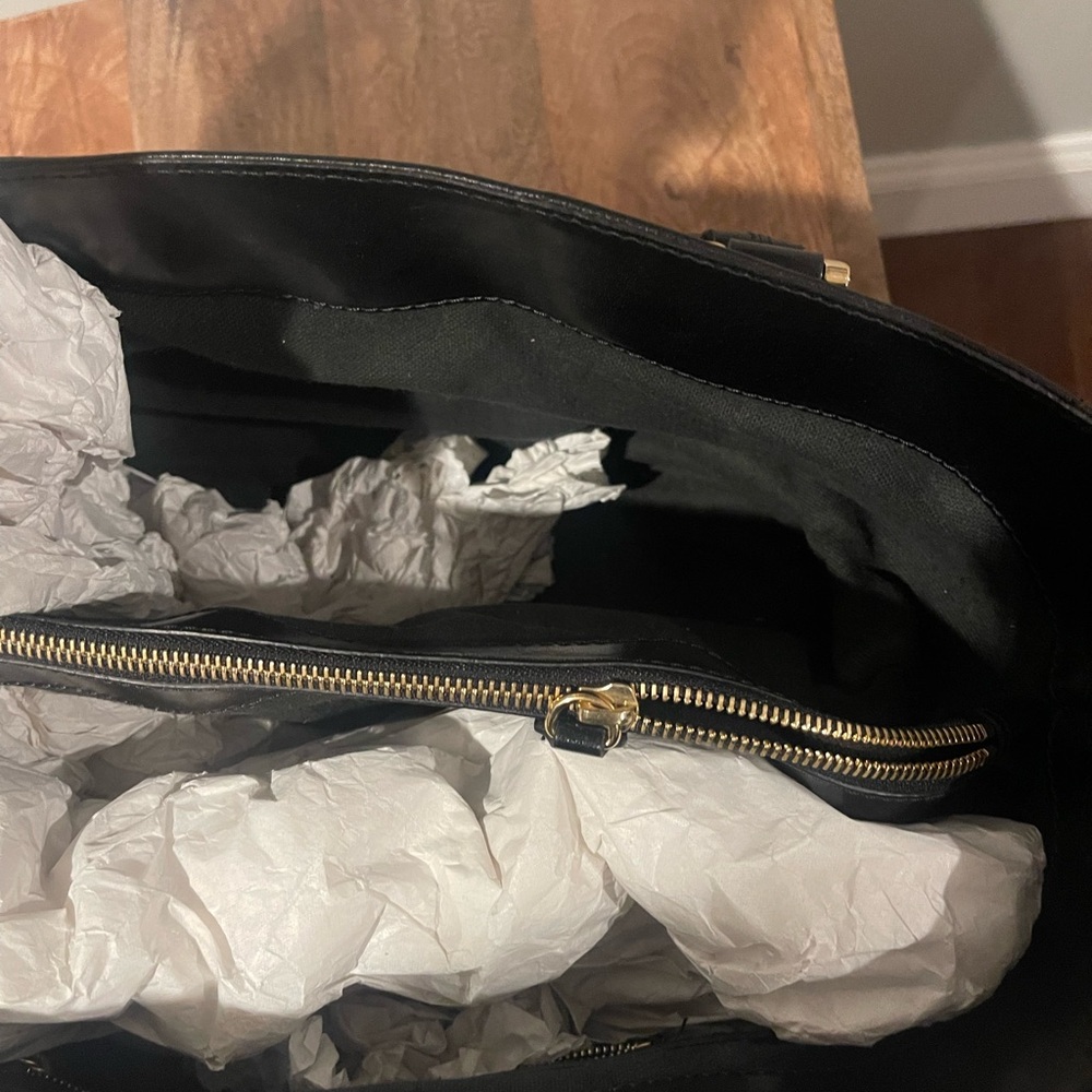 Burberry Authentic Handbag looks new lightly used 3x - Picture 8 of 8